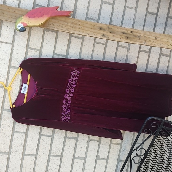 Rare Editions Velvet Dress in Burgundy with Floral Detail - Picture 4 of 10